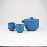 しずくをイメージしてしもぶくれ型に引いたお猪口