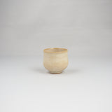 しずくをイメージしてしもぶくれ型に引いたお猪口