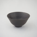 お茶碗/家族で揃えたい少しくぼんだフォルムが愛らしいごはん茶碗。手に取って使うものだからこそお気に入りの一碗を。大人から子供までそれぞれに合ったサイズが選べます。