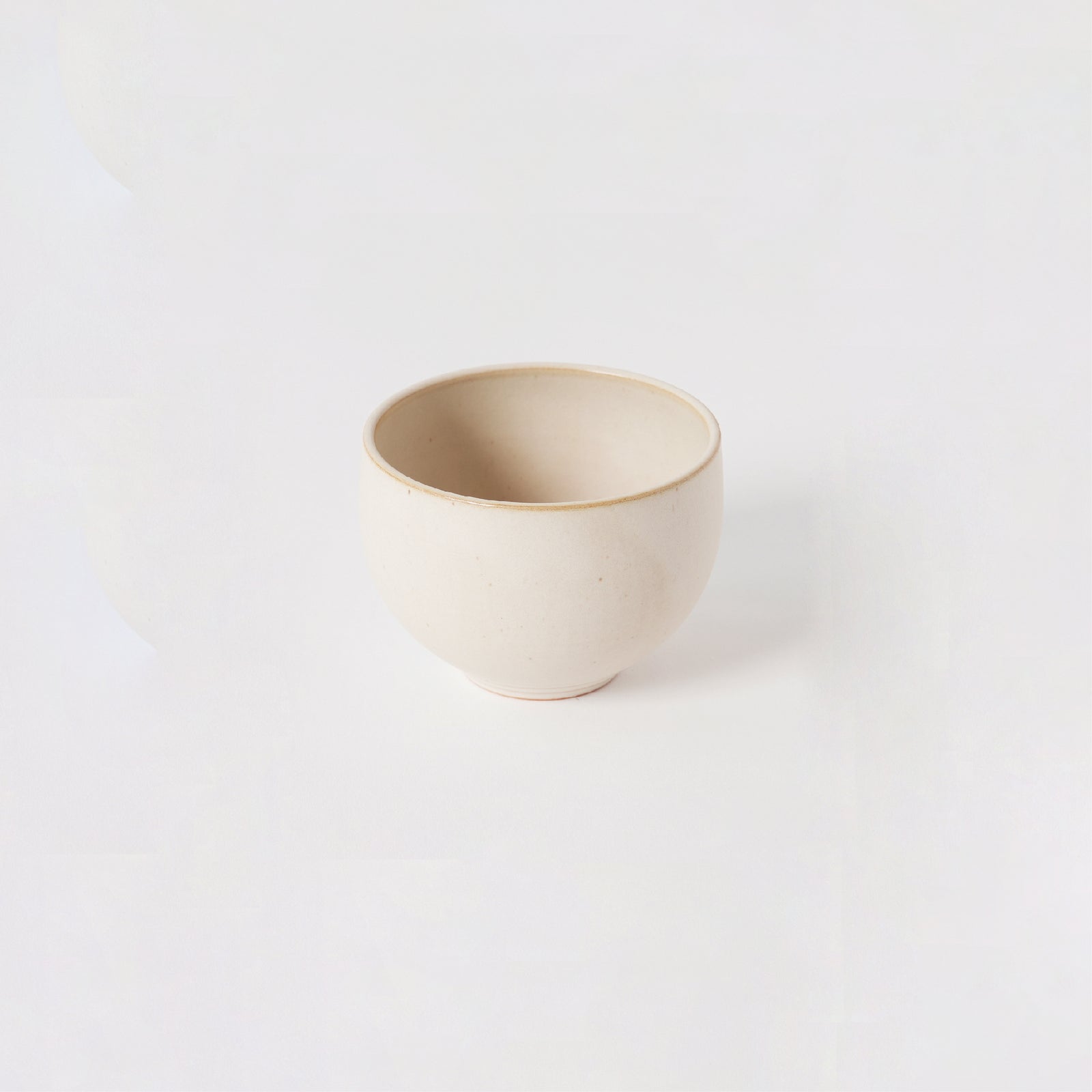 茶かざり抹茶碗（木箱入）／ 桜白色 – 京焼・清水焼 fuuu